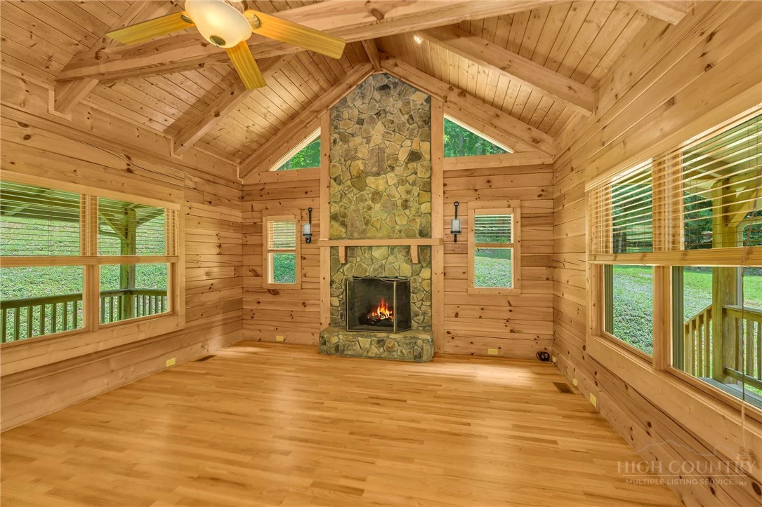 Image number 13 for the current listing