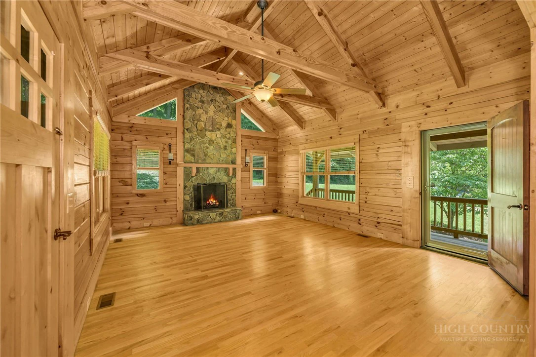 Image number 14 for the current listing