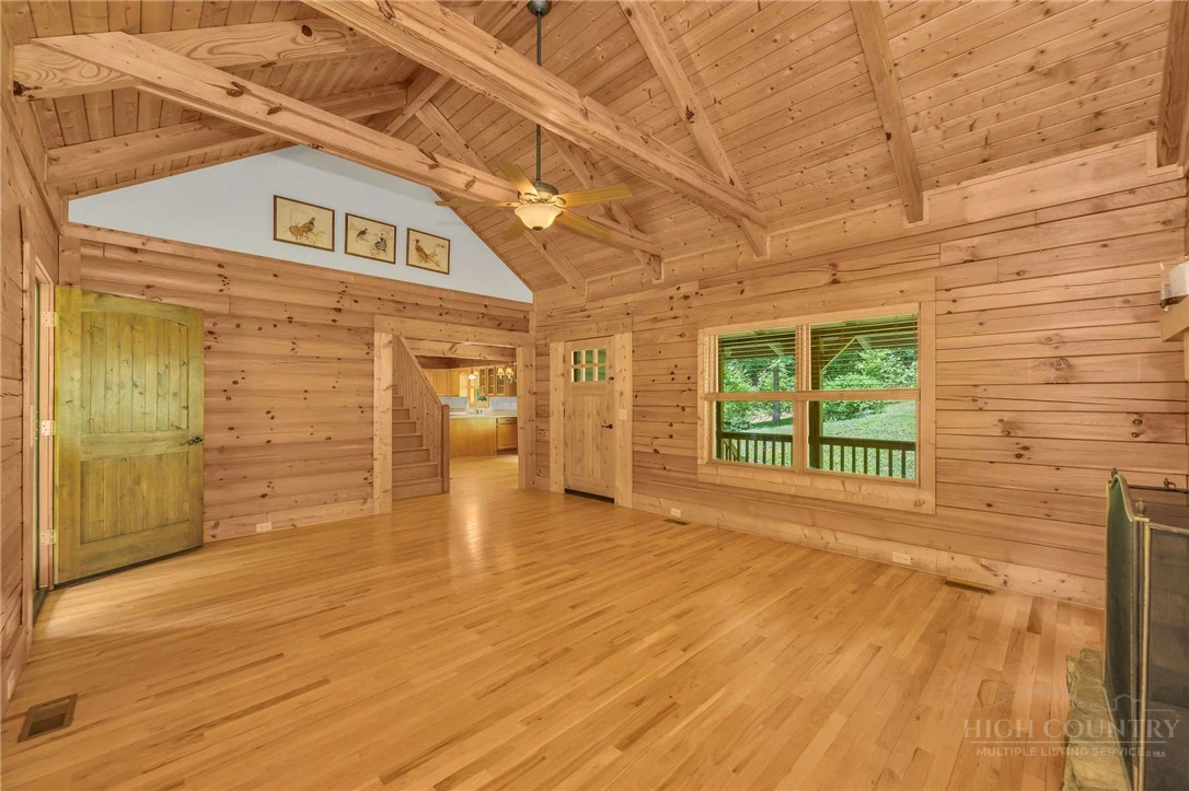 Image number 16 for the current listing