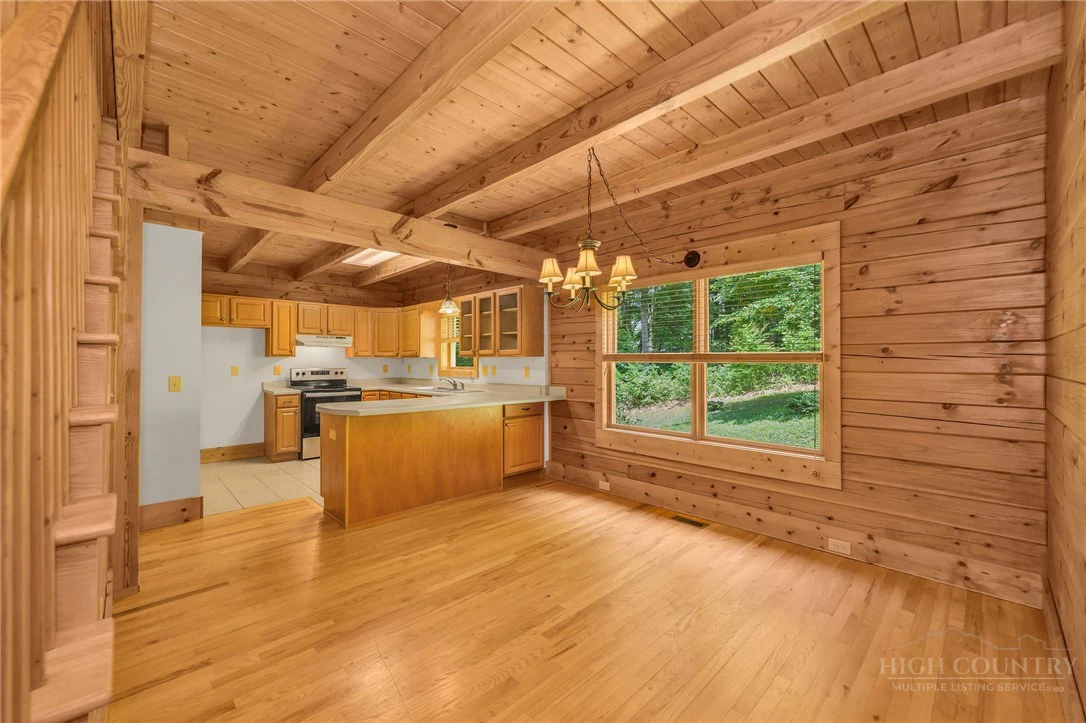 Image number 18 for the current listing