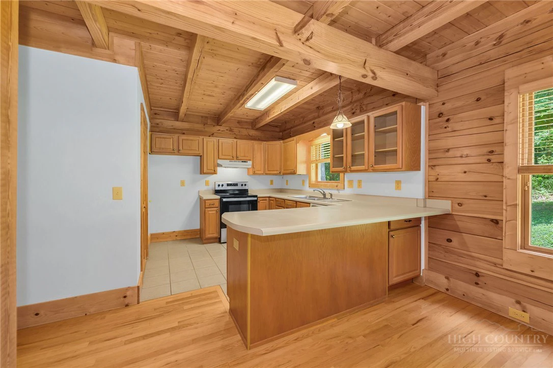 Image number 21 for the current listing