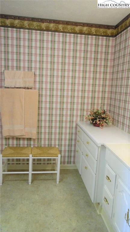 Image number 5 for the current listing