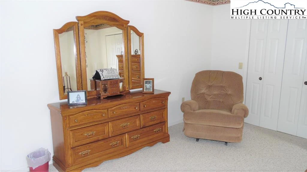 Image number 6 for the current listing