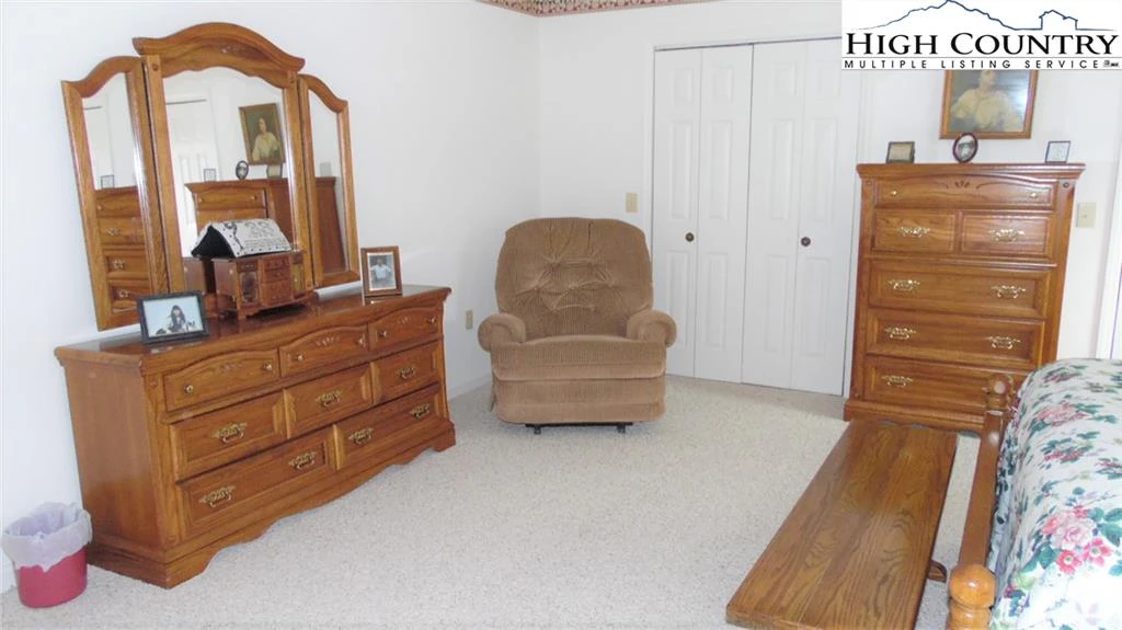 Image number 7 for the current listing