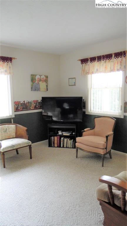 Image number 9 for the current listing