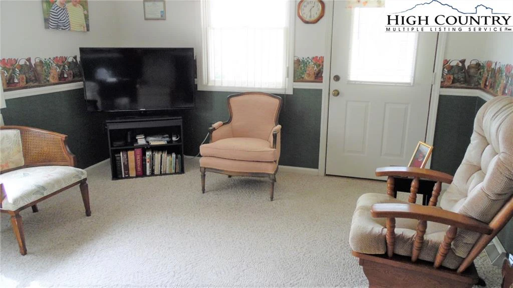 Image number 10 for the current listing