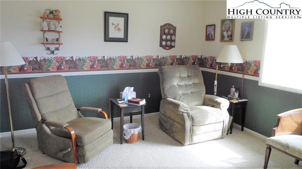 Image number 12 for the current listing