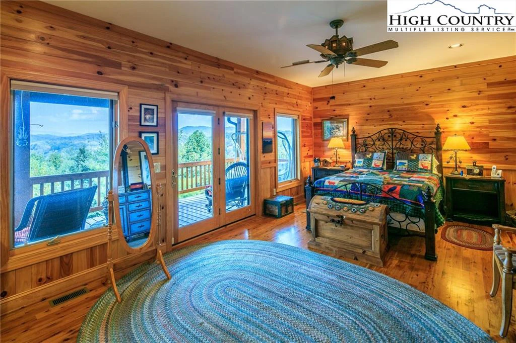 Image number 14 for the current listing