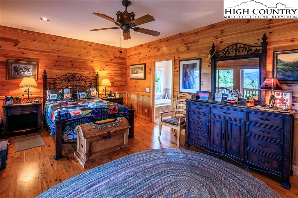 Image number 3 for the current listing