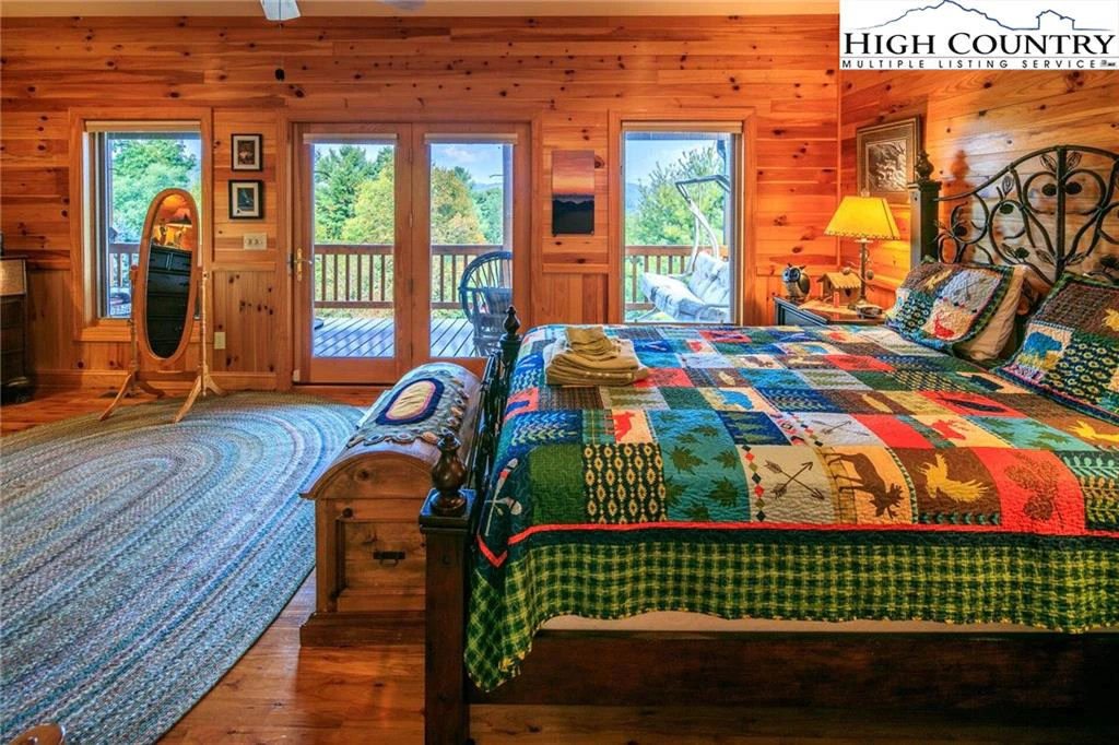 Image number 4 for the current listing