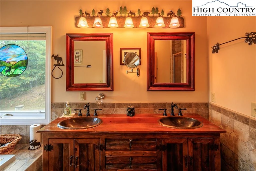 Image number 7 for the current listing