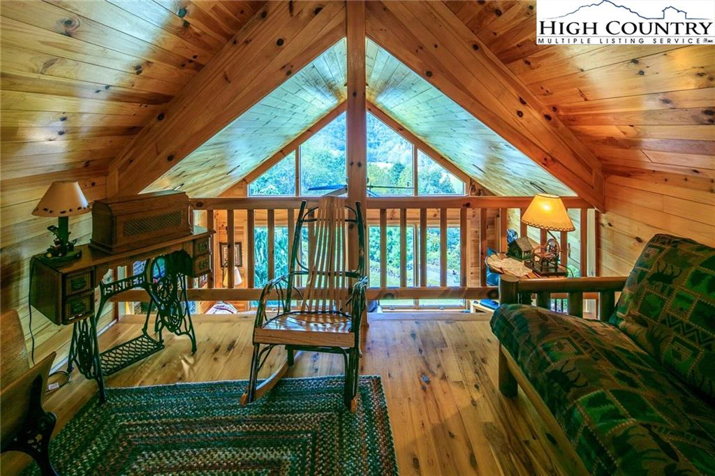 Image number 9 for the current listing