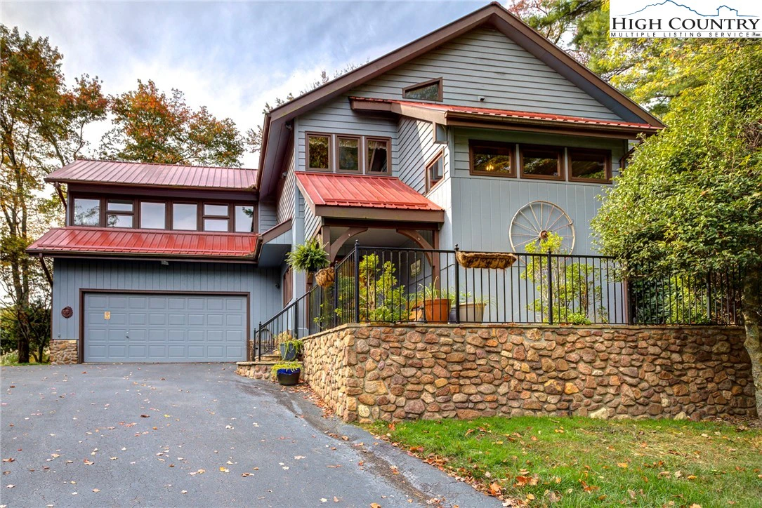 Image number 1 for the current listing