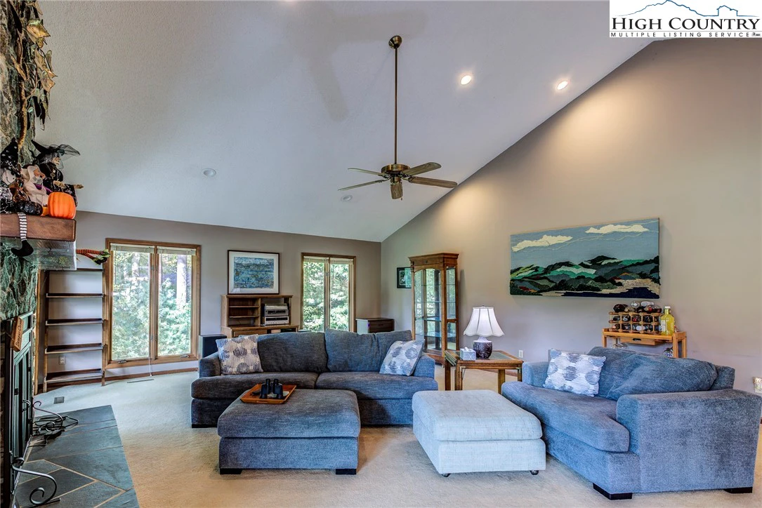 Image number 13 for the current listing