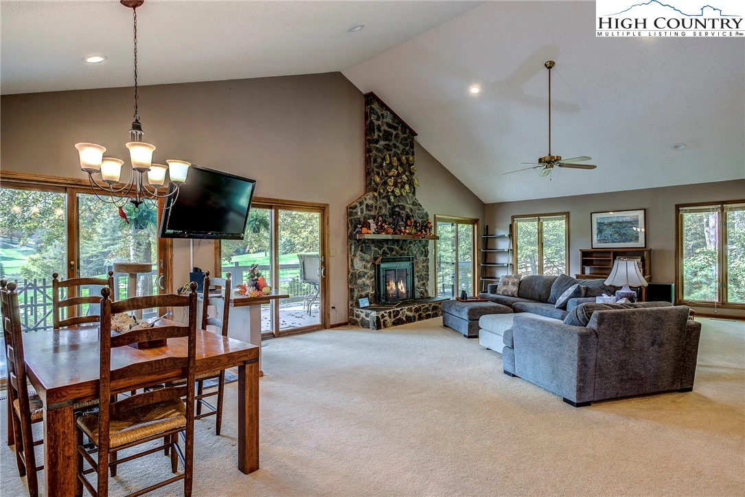 Image number 3 for the current listing