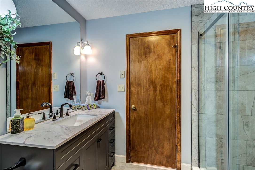 Image number 7 for the current listing