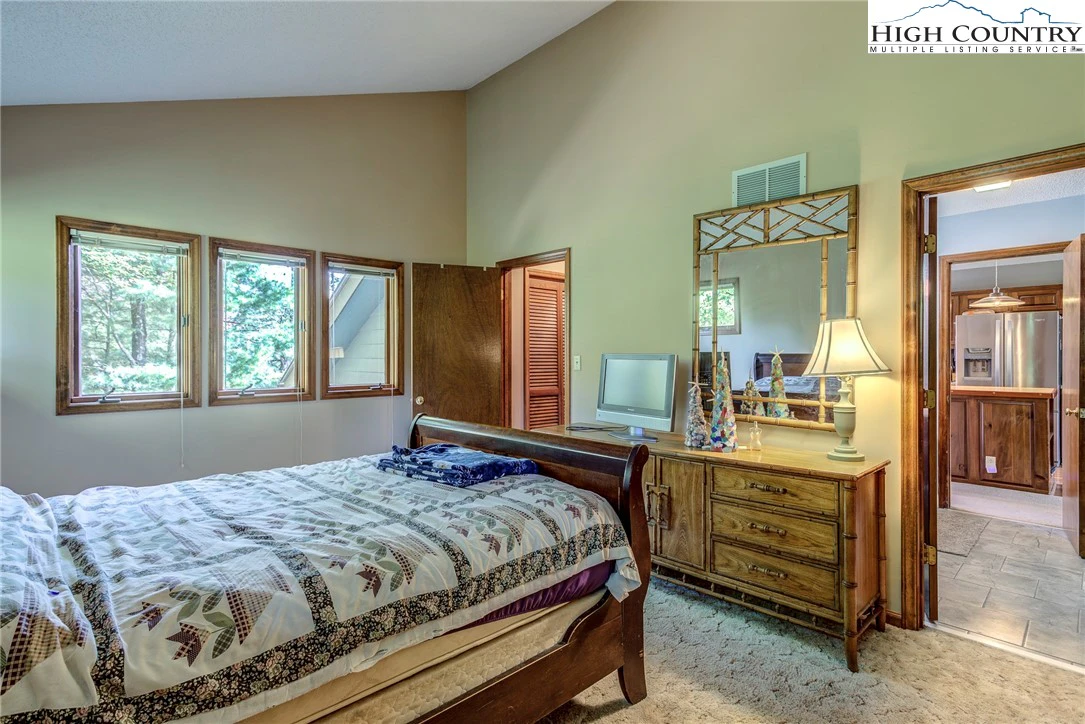 Image number 8 for the current listing