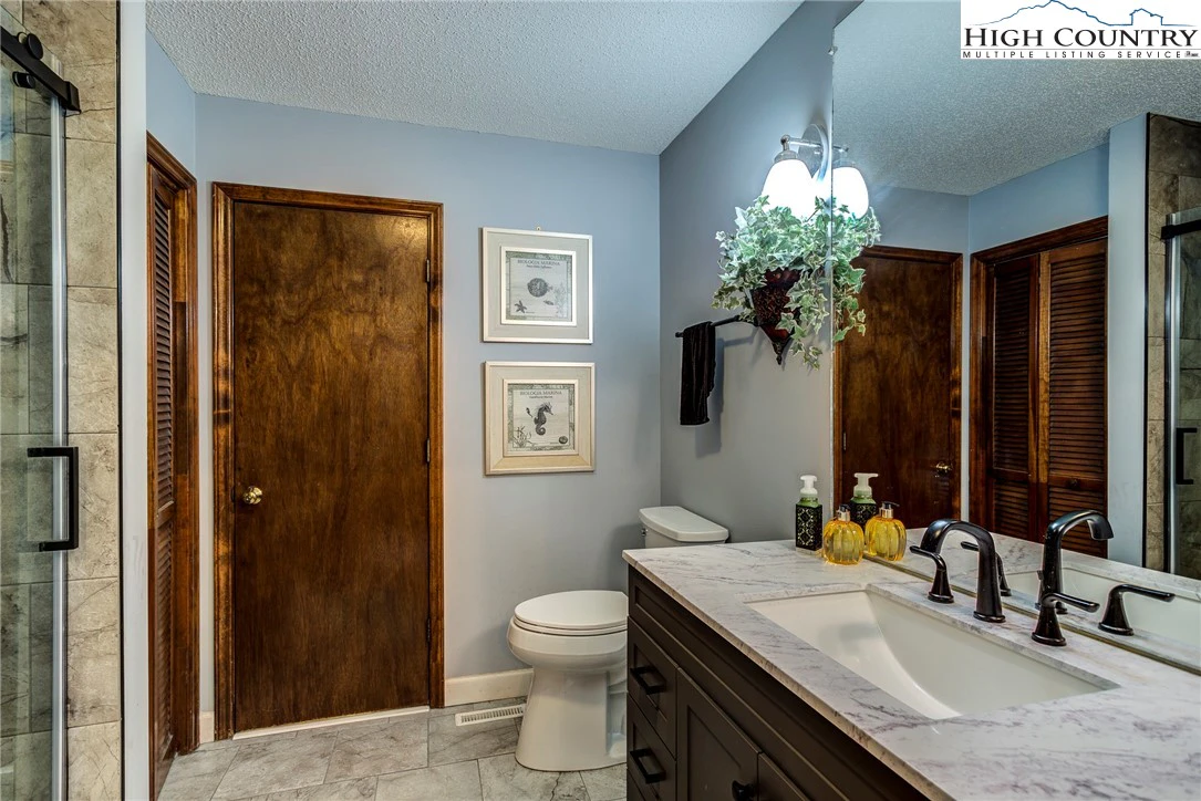 Image number 9 for the current listing