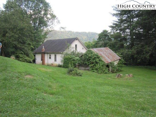 Image number 1 for the current listing