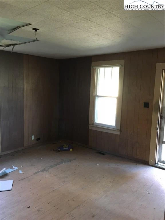 Image number 7 for the current listing
