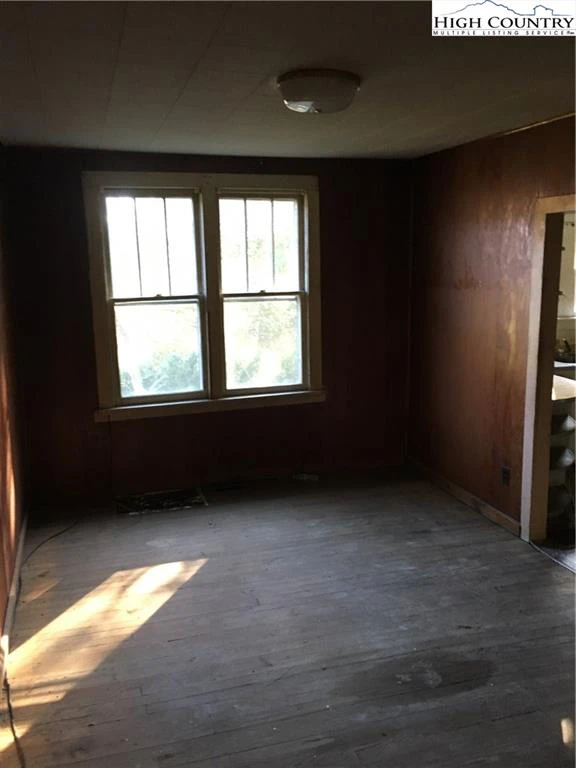 Image number 9 for the current listing