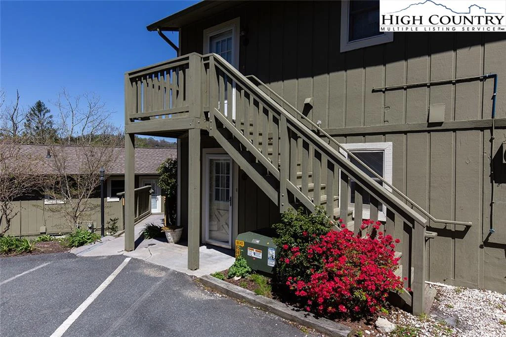 Image number 1 for the current listing