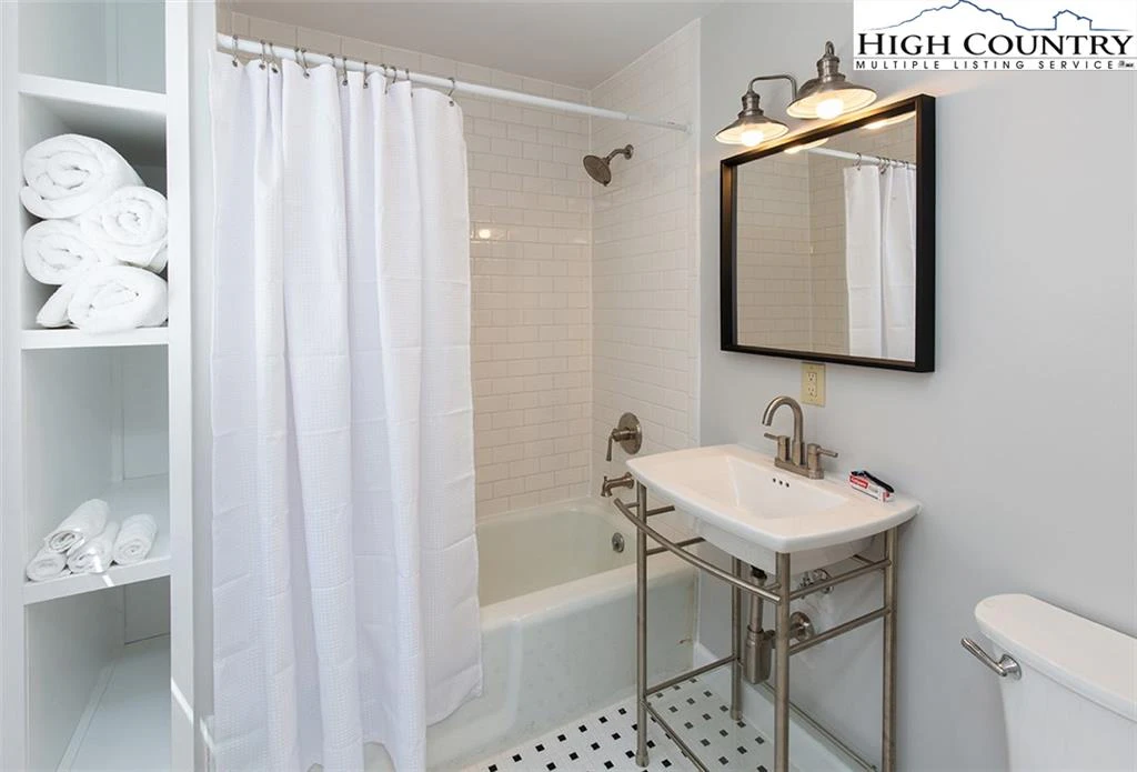 Image number 11 for the current listing
