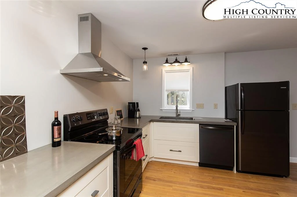 Image number 6 for the current listing