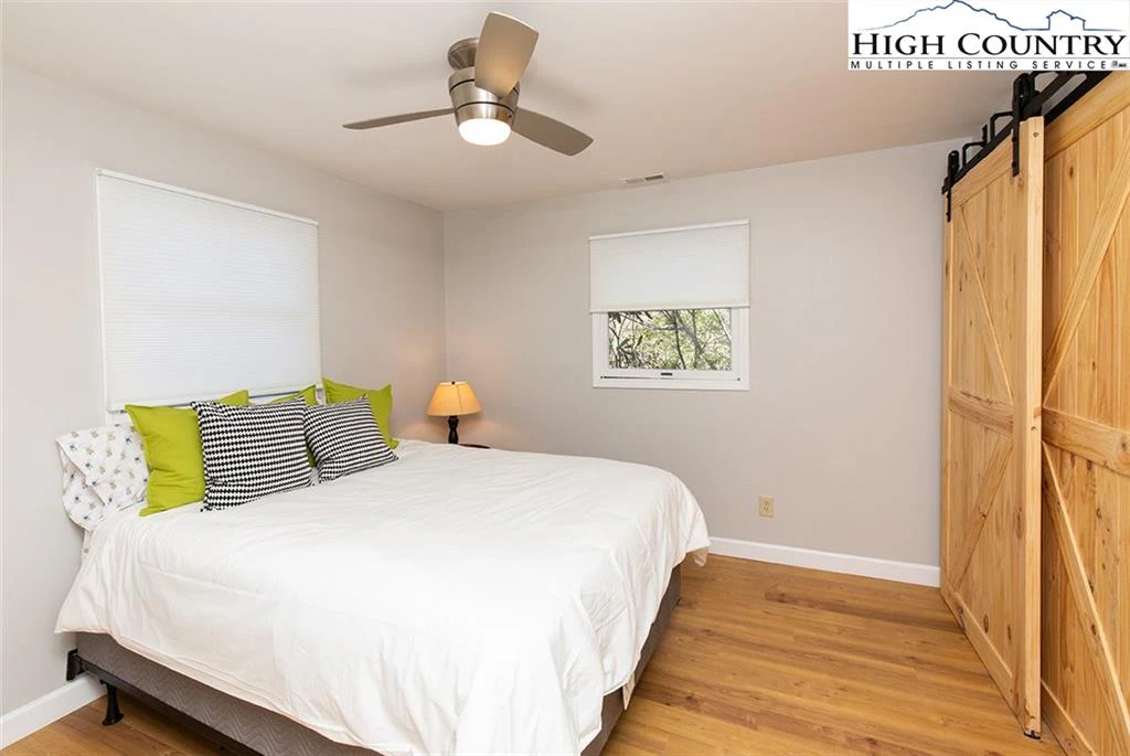 Image number 8 for the current listing
