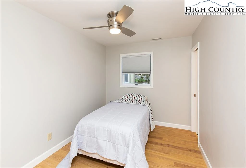 Image number 10 for the current listing