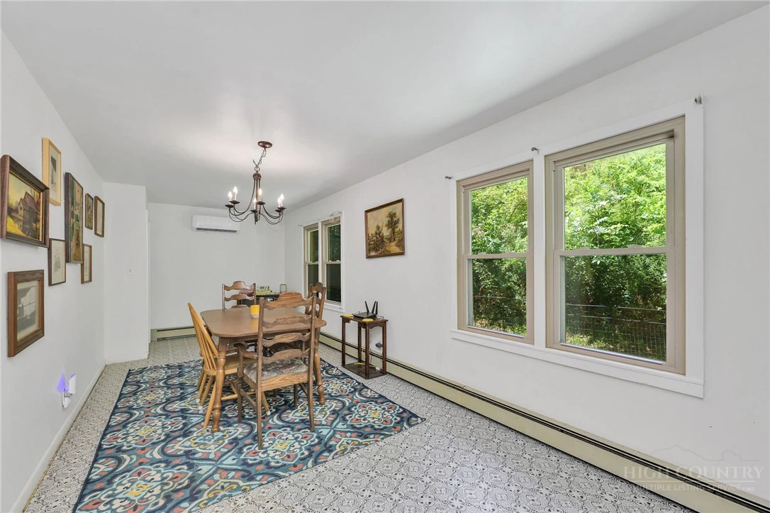 Image number 11 for the current listing