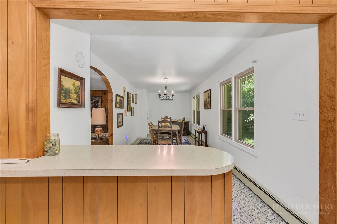 Image number 19 for the current listing