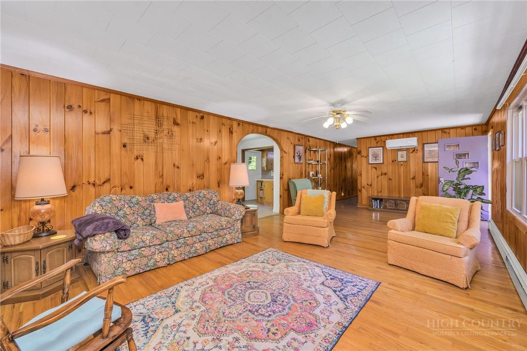 Image number 8 for the current listing