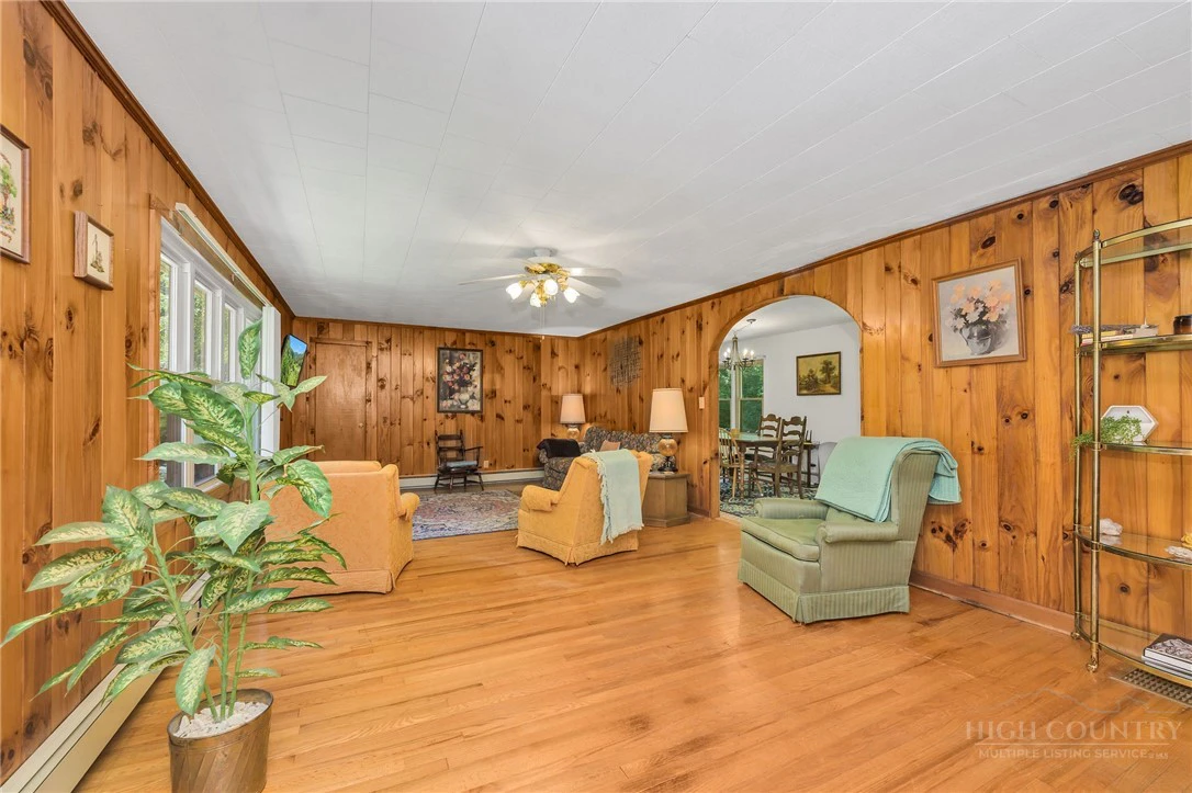 Image number 6 for the current listing