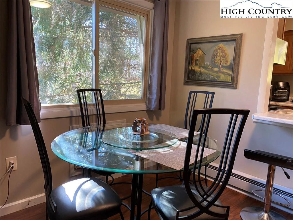 Image number 2 for the current listing