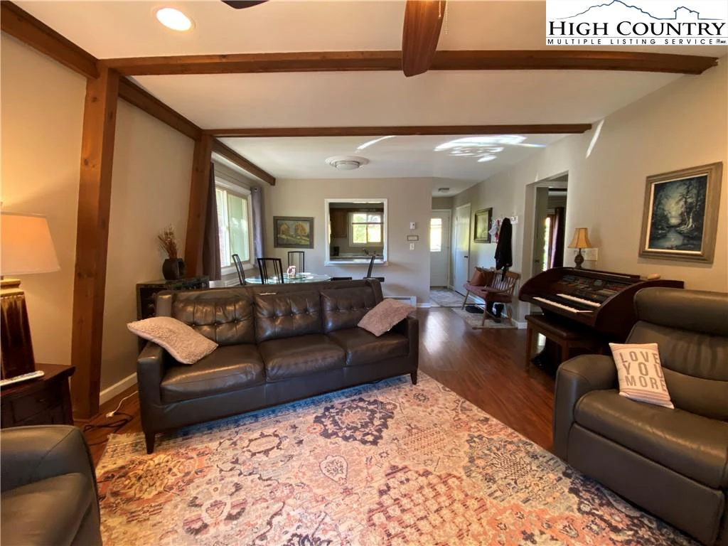 Image number 11 for the current listing