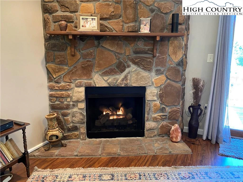 Image number 10 for the current listing