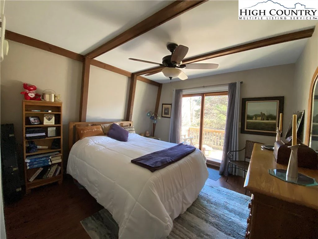 Image number 8 for the current listing