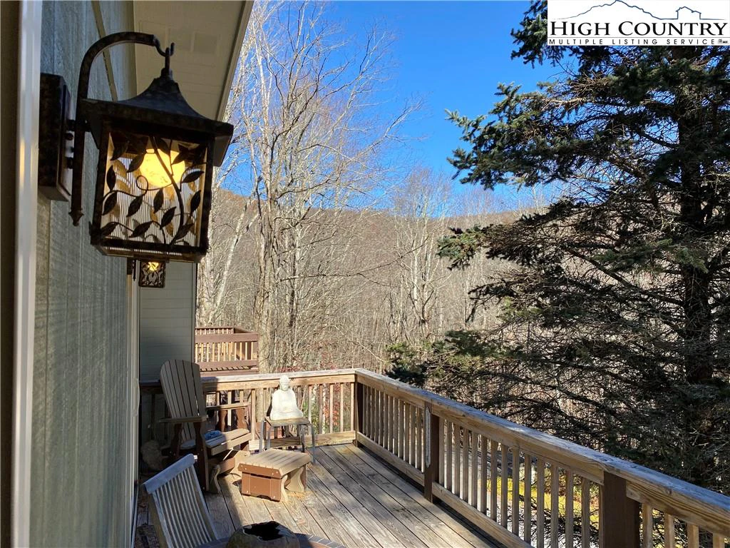 Image number 17 for the current listing