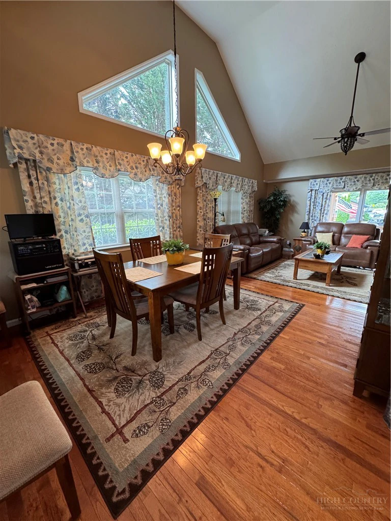 Image number 2 for the current listing