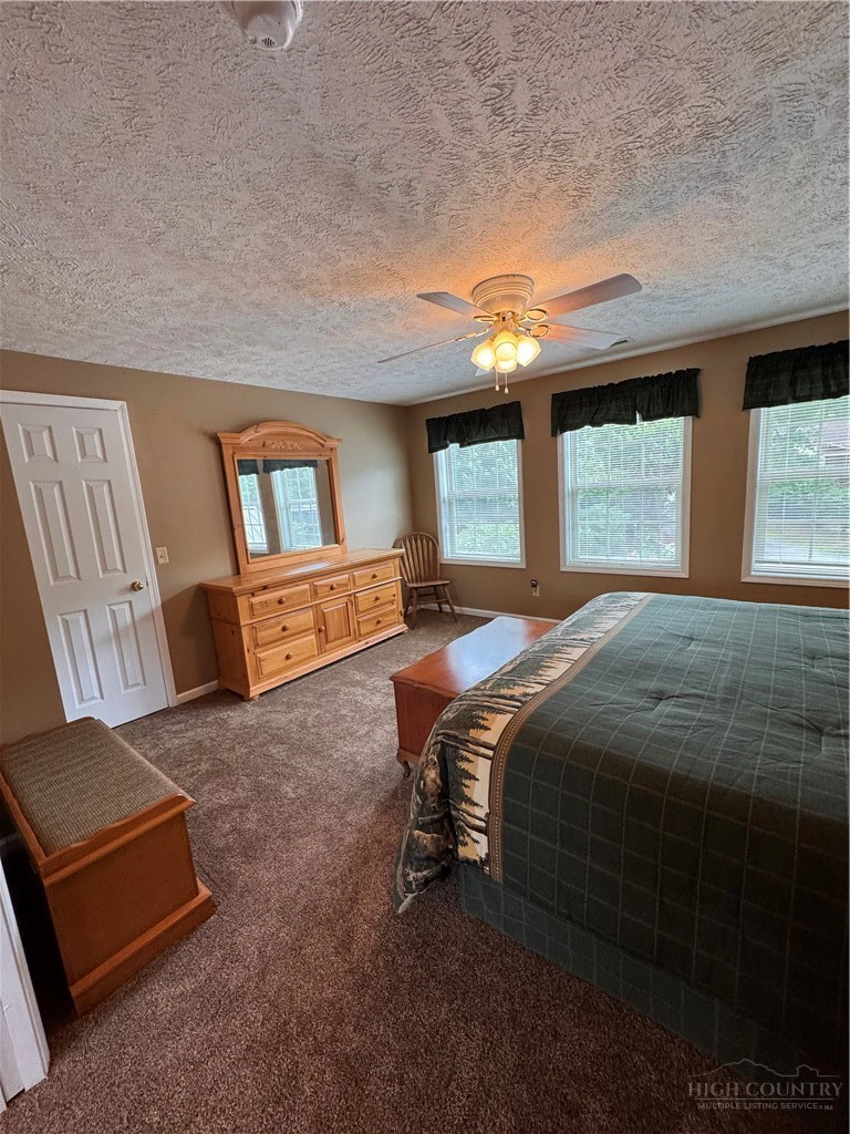 Image number 17 for the current listing