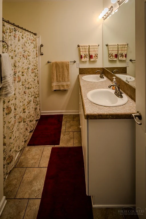 Image number 3 for the current listing