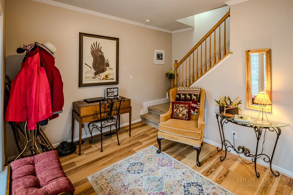 Image number 9 for the current listing