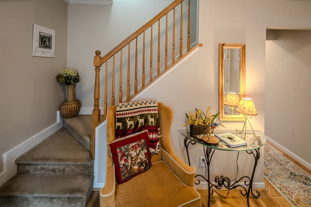 Image number 10 for the current listing