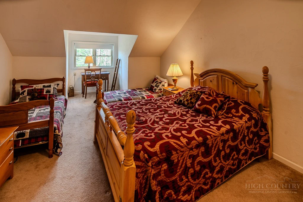 Image number 13 for the current listing