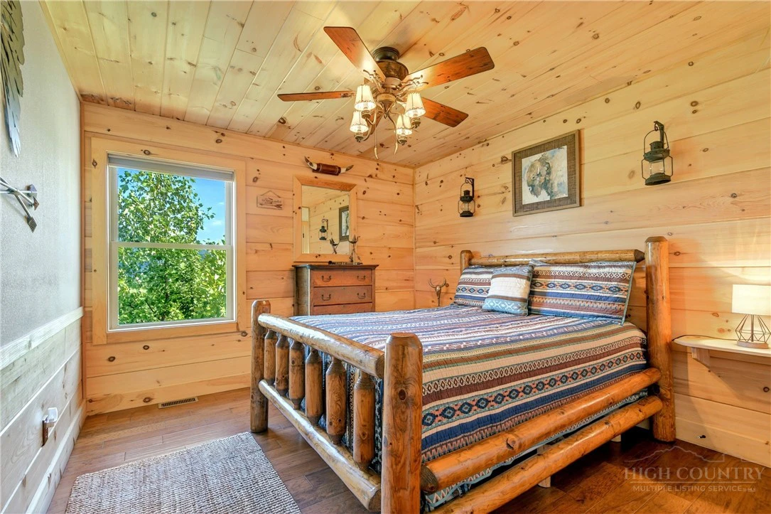 Image number 18 for the current listing