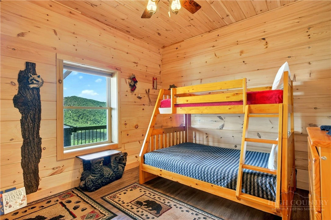 Image number 21 for the current listing
