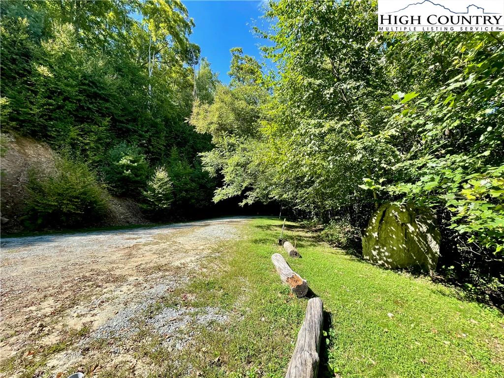 Image number 11 for the current listing