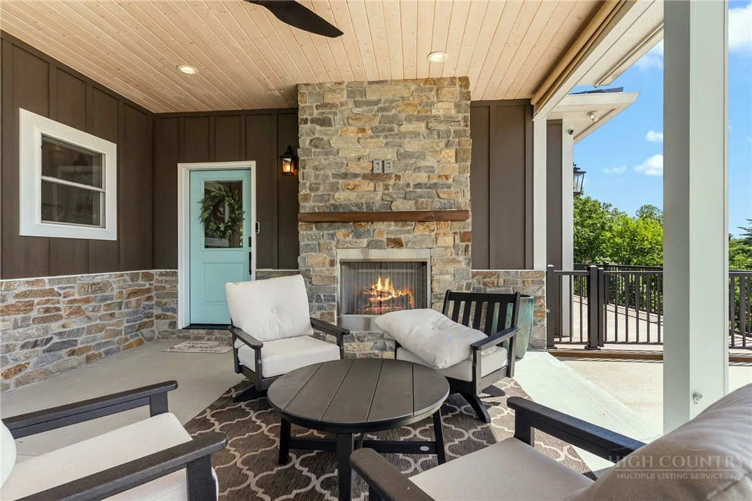 Image number 4 for the current listing