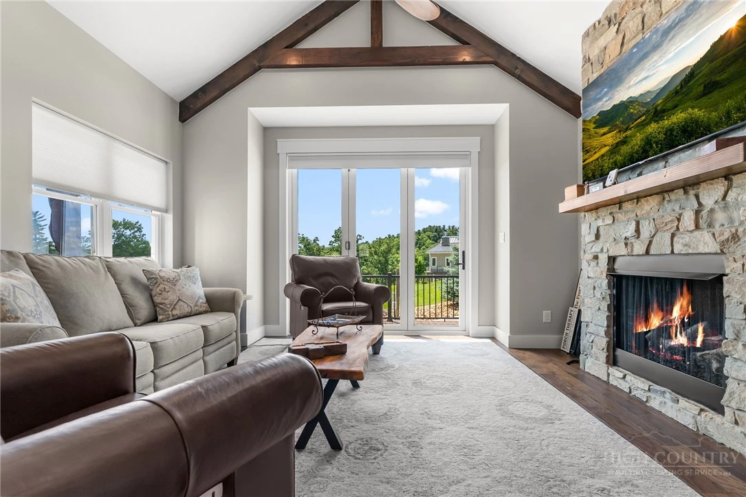 Image number 6 for the current listing